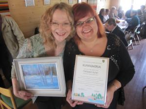 Siht. Susanna Vauhkonen (vas.) & pj. Mervi Lintunen Paltasen kylyhdistys 086
