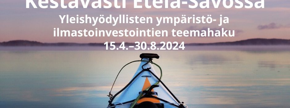 Kuva kanootin nokasta ilta-auringossa järven selällä.